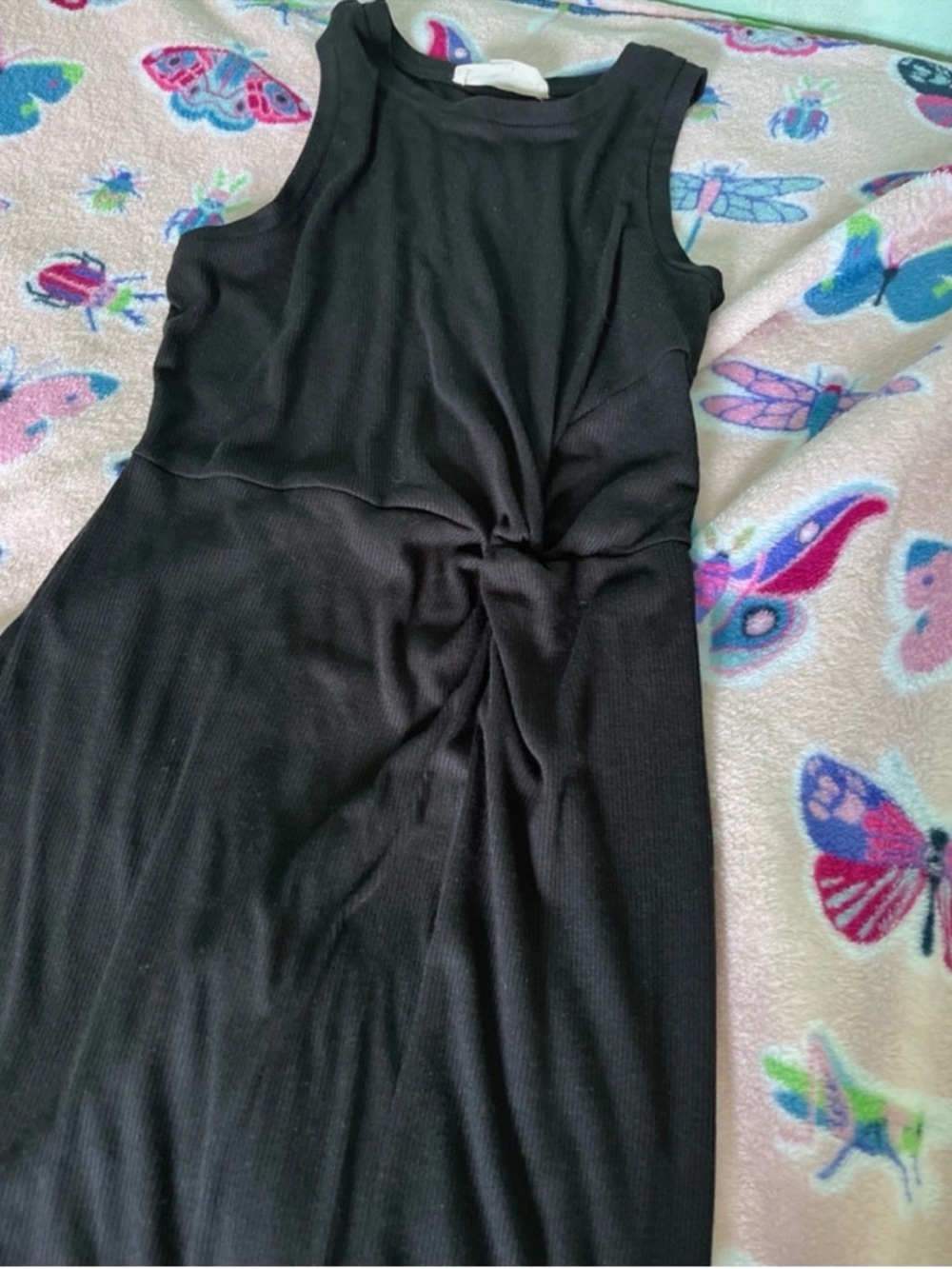 Sleeveless dress with slit